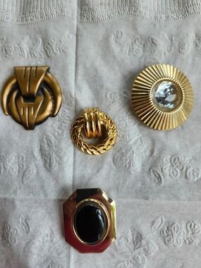 Vintage Gold/Brass Tone Decorative Scarf/Wrap Clips Set of 4 - One by Jeri Lou